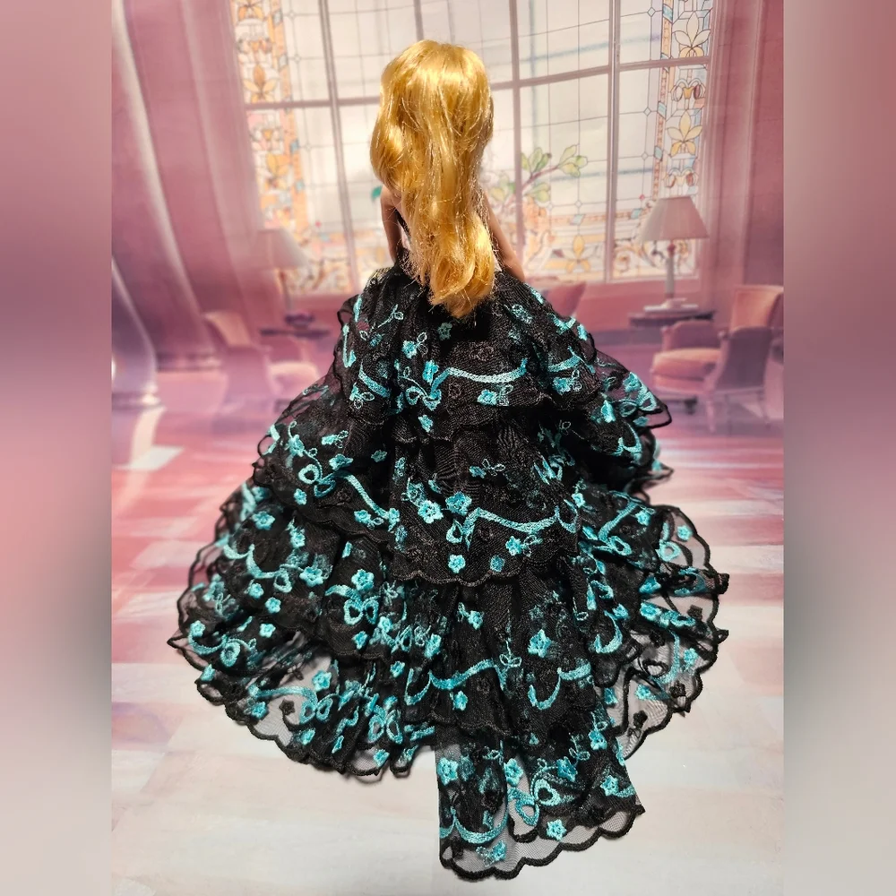 FASHIONISTA BARBIE DOLL FASHIONABLE GOWN, JEWELRY ACCESSORIE